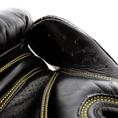 Премиальные тренировочные перчатки на липучке 16 унций UFC UHK-75050